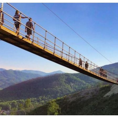 Wow Views!!-Mountain Escape-Outdoor Pool-Close To Downtown-Wifi-Cable-Private Balcony Гатлінбург Екстер'єр фото