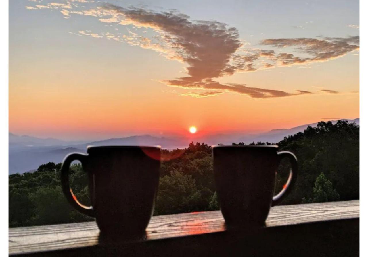 Wow Views!!-Mountain Escape-Outdoor Pool-Close To Downtown-Wifi-Cable-Private Balcony Гатлінбург Екстер'єр фото