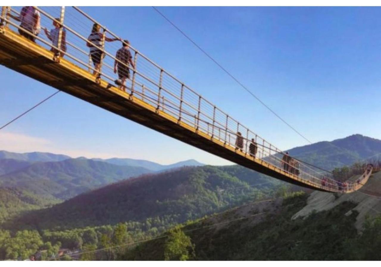 Wow Views!!-Mountain Escape-Outdoor Pool-Close To Downtown-Wifi-Cable-Private Balcony Гатлінбург Екстер'єр фото