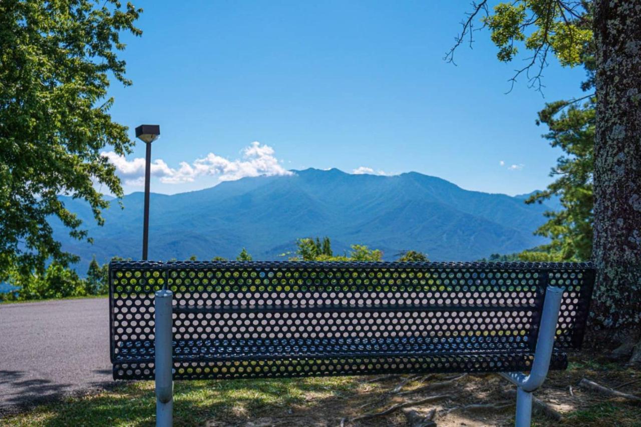 Wow Views!!-Mountain Escape-Outdoor Pool-Close To Downtown-Wifi-Cable-Private Balcony Гатлінбург Екстер'єр фото